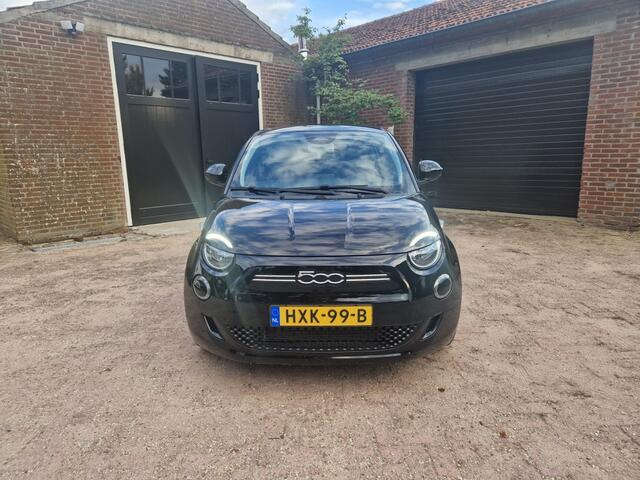 Fiat 500 500e Action