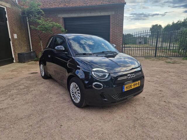 Fiat 500 500e Action
