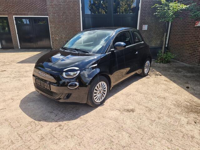 Fiat 500 500e Action