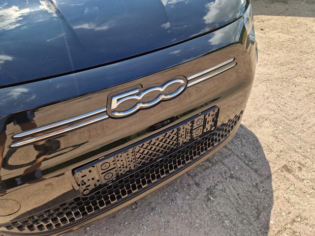 Fiat 500 500e Action