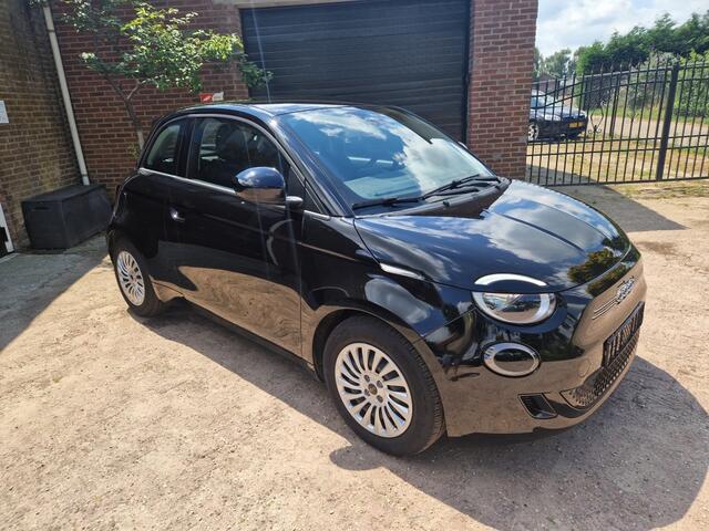 Fiat 500 500e Action