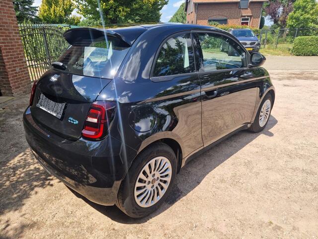 Fiat 500 500e Action
