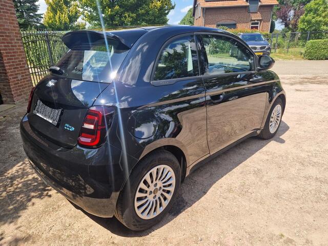 Fiat 500 500e Action