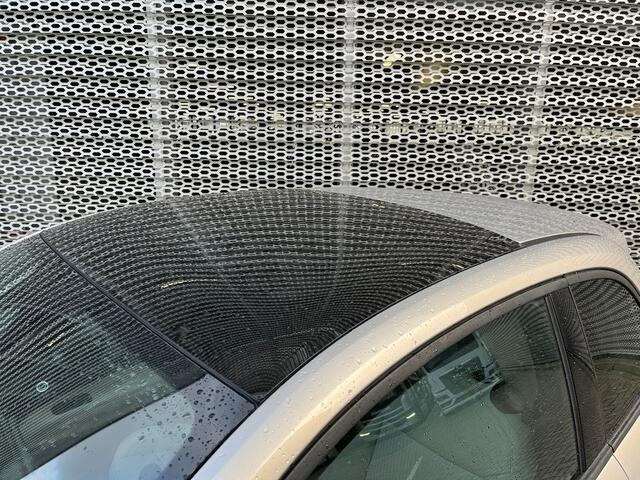 Fiat 500 Giorgio Armani Edition 42 kWh | Stoelverwarming | Panoramadak | 17 inch lichtmetalen velgen | Adaptive cruise control | Connected services |