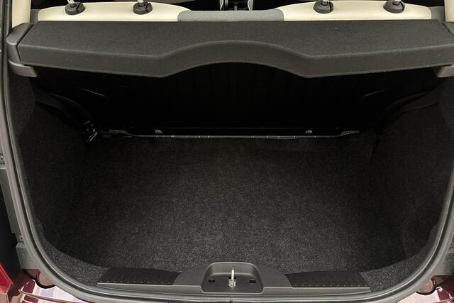 Fiat 500 1.2 Lounge | Navigatie | Panoramadak | Airco | Lichtmetalen velgen | Weinig kilometers | Parkeersensoren | DAB Radio