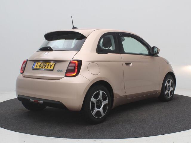 Fiat 500 Passion 42 kWh / SOH 91% / Schuifkanteldak / Navigatie / Climate Control / Keyless Entry / Apple Carplay / Historie Bekend / Cruise Control / NL Auto / 1ste Eigenaar / All Seasonbanden