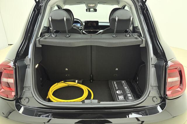 Fiat 500 3+1 Urban 24 kWh | Navigatie | Stoelverwarming | Lichtmetalen velgen | Camera | Parkeersensoren | Keyless | Dodehoekdetectie