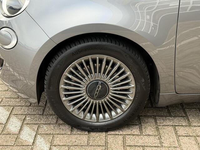 Fiat 500 Icon 42 kWh | NAP | Eerste eigenaar | Pack Winter | Navigatie | Climate Control | Cruise Control | Parkeersensoren | Lichtmetaal |