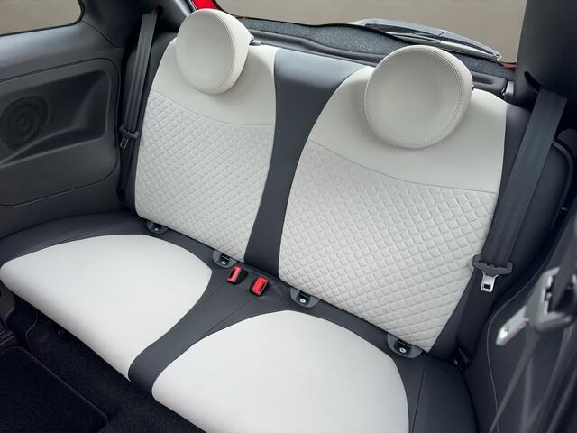 Fiat 500 1.0 Hybrid Dolcevita 2023 ROOD | Panoramadak | Apple CarPlay