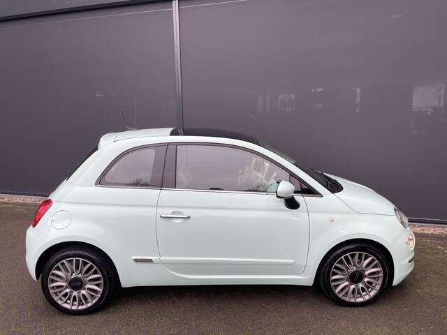 Fiat 500 0.9 TwinAir Turbo Collezione met schuif/kanteldak Airco - Cruise control - parkeersensor achter - Navigatie - Panoramadak - Schuif/kantel dak - Mistlampen voor - Licht metalen velgen 16 inch - Stuur multifunctioneel - Radio - Bluetooth - Sta