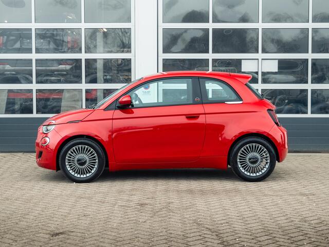 Fiat 500 Hybrid Torino Launch Edition | Private Lease ¤ 379,- | New | Clima | Carplay | PDC | Priv Glass | Rosso Passione