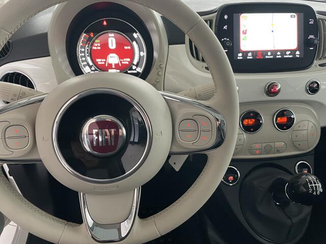 Fiat 500 1.0 GSE Hybrid Dolcevita Bi-colore Airco - Apple carplay - Cruise control - Panoramadak - Parkeersensoren achter - Licht metalen velgen 16 inch - Bluetooth - Mistlampen voor - All season banden - Navigatiesysteem - Stuur kunstleder - Stuur multifunctionee