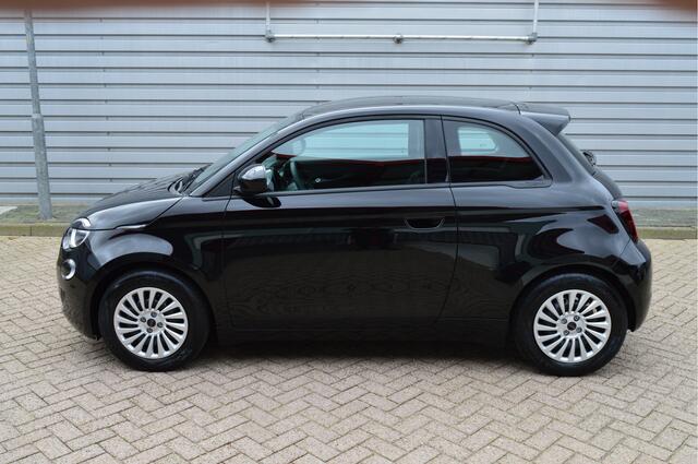 Fiat 500 Urban 42 kWh O.a: Carplay, Cruise, Clima, Bluetooth, Etc. All-in prijs!