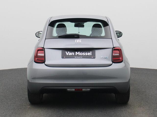 Fiat 500 500e 42 kWh Icon | Climate Control / ECC | Panoramadak | Licht metalen velgen 16 inch | Cruise control | | Navigatie | Stoelverwarming | Achteruitrijcamera |