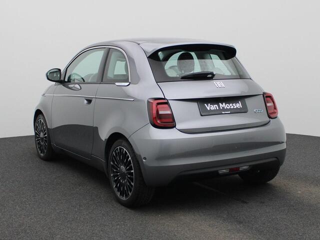 Fiat 500 500e 42 kWh La Prima | Climate Control / ECC | Licht metalen velgen 17 inch | Cruise control Standaard | Navigatie | Lederen bekleding beige | Stoelverwarming | LED koplampen | Park Distance Control voor en achter | Achteruitrijcamera |