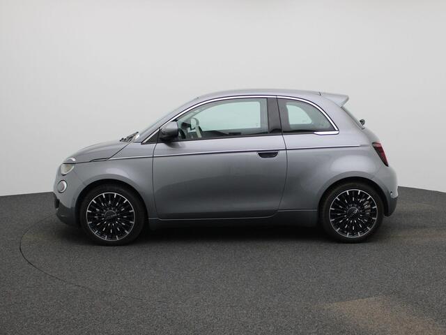 Fiat 500 500e 42 kWh La Prima | Climate Control / ECC | Licht metalen velgen 17 inch | Cruise control Standaard | Navigatie | Lederen bekleding beige | Stoelverwarming | LED koplampen | Park Distance Control voor en achter | Achteruitrijcamera |