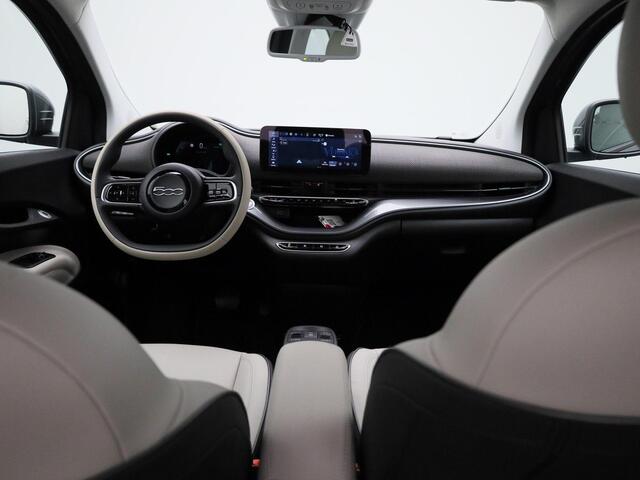 Fiat 500 500e 42 kWh La Prima | Climate Control / ECC | Licht metalen velgen 17 inch | Cruise control Standaard | Navigatie | Lederen bekleding beige | Stoelverwarming | LED koplampen | Park Distance Control voor en achter | Achteruitrijcamera |