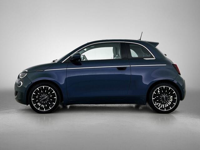 Fiat 500 La Prima 42 kWh | airco automatisch | Apple Carplay/Android | cruise control adaptief met Stop&Go en stuurhulp | lederen bekleding | lichtmetalen velgen 17" | navigatiesysteem full map | panoramadak |