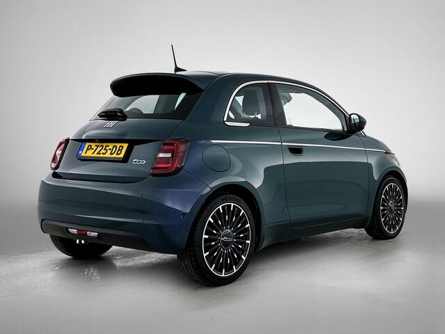 Fiat 500 La Prima 42 kWh | airco automatisch | Apple Carplay/Android | cruise control adaptief met Stop&Go en stuurhulp | lederen bekleding | lichtmetalen velgen 17" | navigatiesysteem full map | panoramadak |
