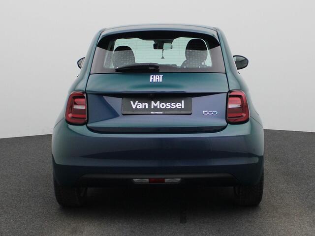 Fiat 500 500e 42 kWh Icon | Climate Control / ECC | Licht metalen velgen 16 inch | Cruise control | Navigatie | Stoelverwarming | Achteruitrijcamera |