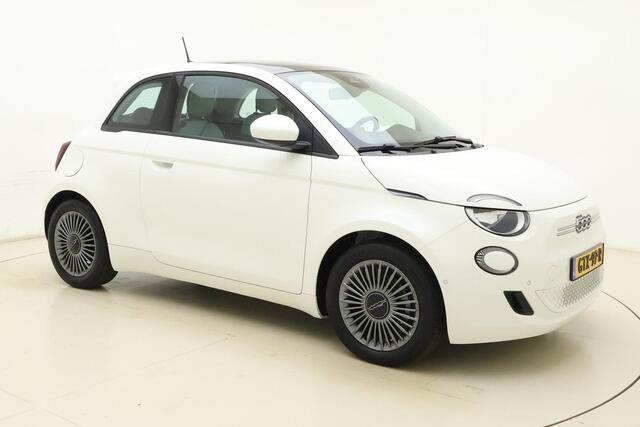 Fiat 500 Icon 42 kWh | Werinig kilometers | Climate control | Navigatie | Keyless | Camera | Panoramadak | Parkeersensoren voor en achter