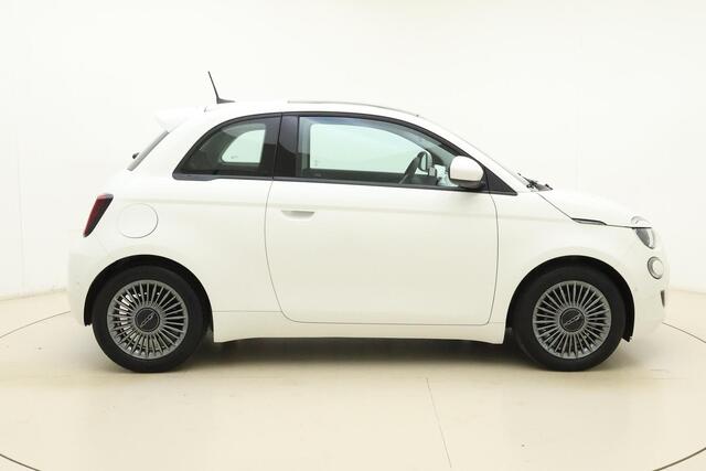 Fiat 500 Icon 42 kWh | Werinig kilometers | Climate control | Navigatie | Keyless | Camera | Panoramadak | Parkeersensoren voor en achter