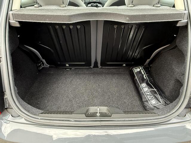 Fiat 500 1.2 Young / Airco/ Navigatie/ Cruise/ LED/ LMV