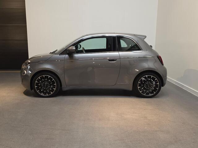 Fiat 500 La Prima 42 kWh - Apple Carplay/Android Auto - Stoelverwarming - Panoramadak - Adaptive Cruise