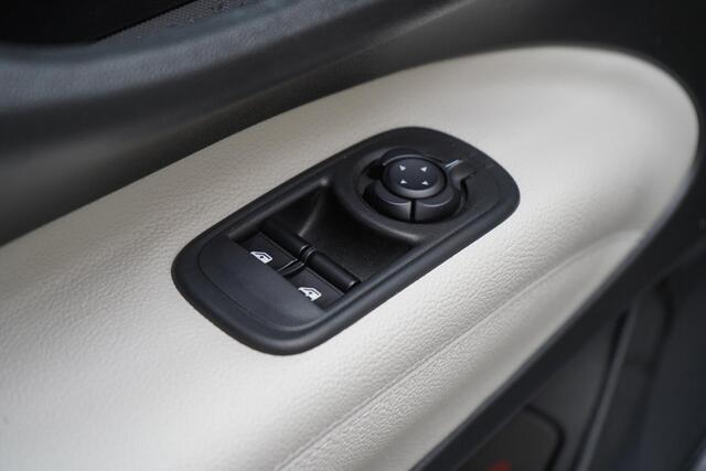 Fiat 500 La Prima 42 kWh | Schuif/kanteldak | Carplay | Adaptive cruise | Parkeersensoren | Pack winter | Lm velgen