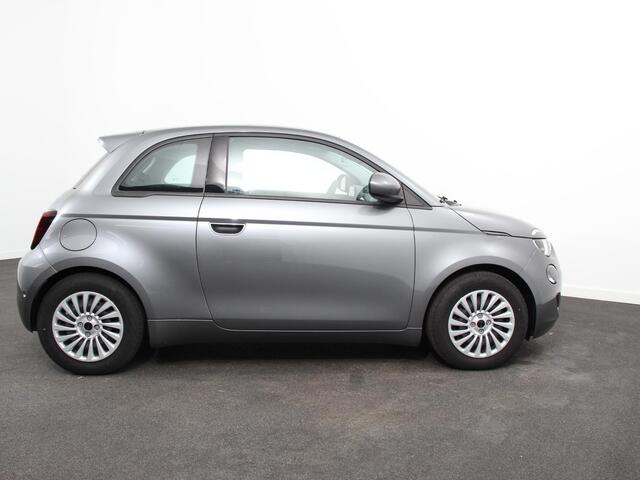 Fiat 500 Urban 42 kWh Airco Climatronic 360 Camera Stoelverwarming Keyless Wireless CarPlay Dodehoek Assistant 85 kW Charger Actieradius 320km WLTP