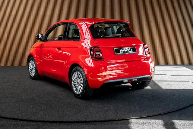 Fiat 500 24 kWh 3- Fase SOH: 93,8% Navi Airco LED Cruise C. Carplay Stoelverwarming LM velgen BTW auto