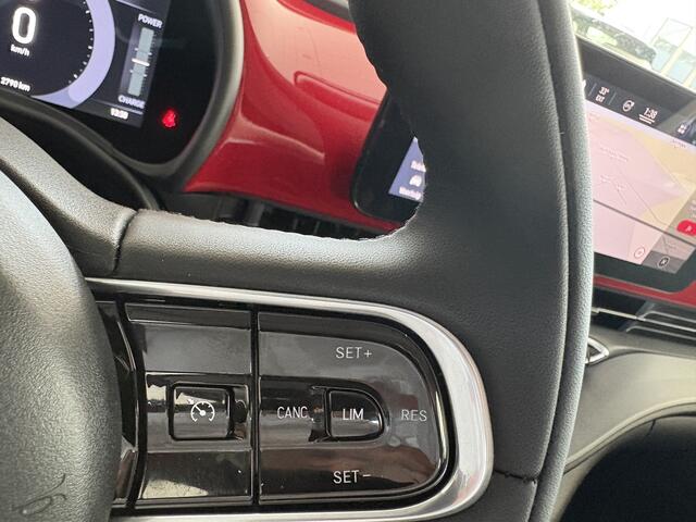 Fiat 500 RED 24 kWh Achteruitrijcamera - Apple carplay - Navigatie - Parkeersensor achter - Draadloze telefoonoplader - Airco - Bluetooth - Cruise control - Keyless start - Radio - Stuur multifunctioneel - Elektrische ramen - Led verlichting - Licht metalen velgen