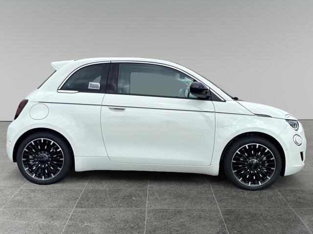 Fiat 500 La Prima 42 kWh | NAVI | CARPLAY | STOELVERW. | LEDER | PANODAK |