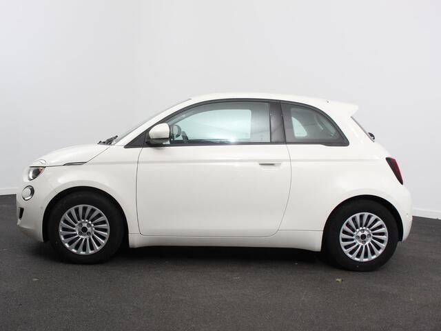 Fiat 500 Urban 42 kWh Airco Climate control 360 Camera Stoelverwarming Keyless Wireless CarPlay Dodehoek Assistant 85 kW Charger Actieradius 320km WLTP