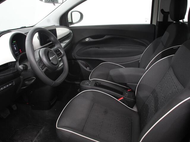 Fiat 500 Urban 42 kWh Airco Climate control 360 Camera Stoelverwarming Keyless Wireless CarPlay Dodehoek Assistant 85 kW Charger Actieradius 320km WLTP
