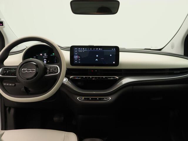 Fiat 500 La Prima 42 kWh | Leder | Camera | 17" Velgen | JBL Audio | DEMO