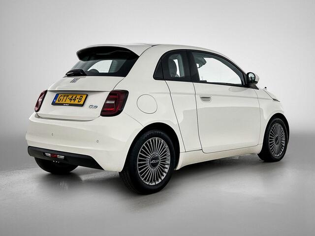 Fiat 500 3+1 Icon 42 kWh | SOH: 94,9% | Apple Carplay/Android Auto | Parkeersensoren |