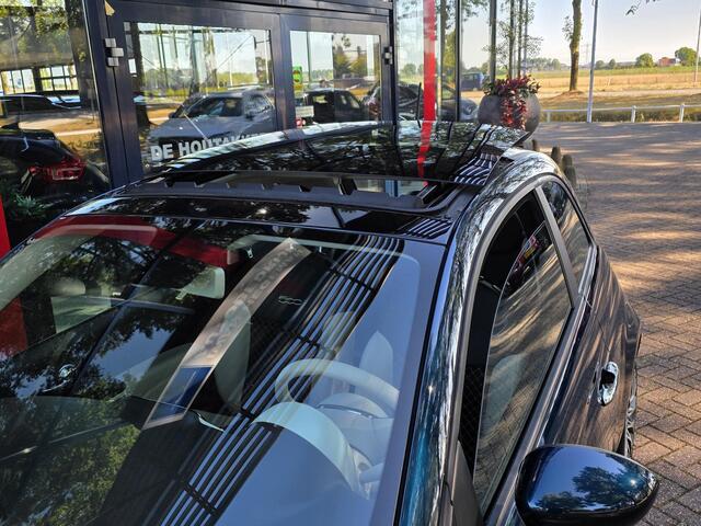 Fiat 500 1.0 Hybrid Dolcevita | Panoramadak | Navigatie | PDC | ECC | LM Velgen | Apple CarPlay/Android Auto |
