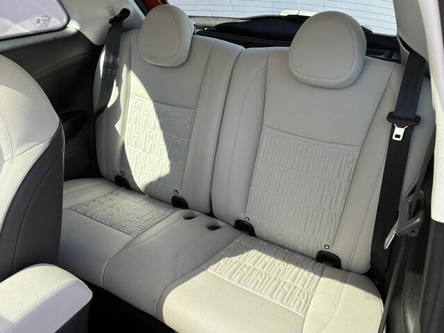 Fiat 500 La Prima 42 kWh / SOH 93% / Apple Carplay/Android Auto / Achteruitrijcamera / Adaptieve Cruise Control / Lichtmetalen Velgen 17" / Navigatie / 3-fase / Snelladen /