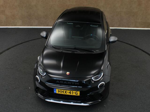 Fiat 500 ABARTH 42 kWh - APPLE CARPLAY/ANDROID AUTO - CRUISE CONTROL - NAVIGATIE FULL MAP - LICHTMETALEN VELGEN 17 INCH - KEYLESS START - PARKEERSENSOREN ACHTER -