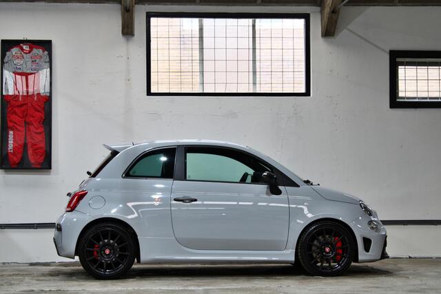 Fiat 500 ABARTH 1.4 T-Jet Competizione | Sportstoelen | Carbon | Sportuitlaat | 17 inch | Navigatie | Parkeersensoren |