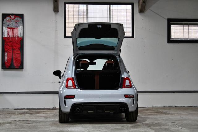 Fiat 500 ABARTH 1.4 T-Jet Competizione | Sportstoelen | Carbon | Sportuitlaat | 17 inch | Navigatie | Parkeersensoren |