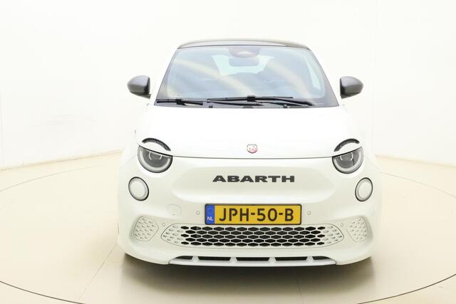 Fiat 500 ABARTH 42 kWh | Sportief | Panoramadak | Keyless | Alcantara lederen bekleding | 17" Lichtmetalen velgen | Camera | Navigatie