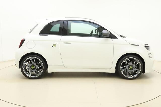 Fiat 500 ABARTH 42 kWh | Sportief | Panoramadak | Keyless | Alcantara lederen bekleding | 17" Lichtmetalen velgen | Camera | Navigatie