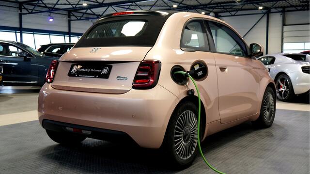 Fiat 500C Icon 42 kWh NAVI KLEUR + CABRIODAK ELEKTRISCH + CLIMA + CRUISE + LANE ASSIST + NAVI GROOT SCHERM + APPLE CARPLAY/ANDROID AUTO + BLUETOOTH + KEYLESS ENTRY&GO + PARKSENSOREN + 16" LM-VELGEN!!