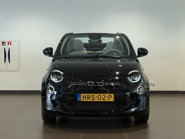 Fiat 500C La Prima 42 kWh | LEDER | NAVI | CLIMA | PARKEERHULP | APPLE CARPLAY / ANDROID AUTO | CAMERA