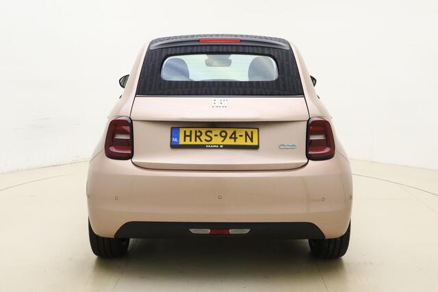 Fiat 500C La Prima 42 kWh Cabriolet | Navigatie | Stoelverwarming | Camera | Lichtmetalen velgen | Parkeersensoren voor en achter | Cruise control