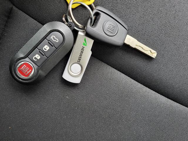 Fiat 500C 1.0 Hybrid Bellavita / Cabrio / Dealer onderhouden / Navigatie / Apple Carplay / Android Auto / Auto. Airco / Parkeersensoren achter /