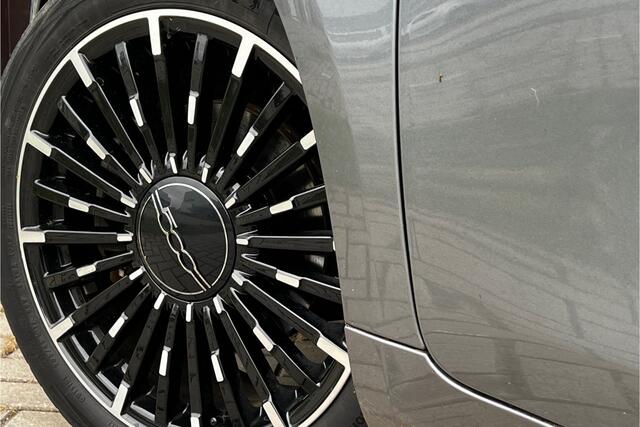 Fiat 500C La Prima 42 kWh Automaat Cabriolet / Incl BTW / 120 PK / Apple CarPlay / Achteruitrijd Camera / Navigatie / 17" LM Velgen / Leder Int / LED / 1e Eigenaar!