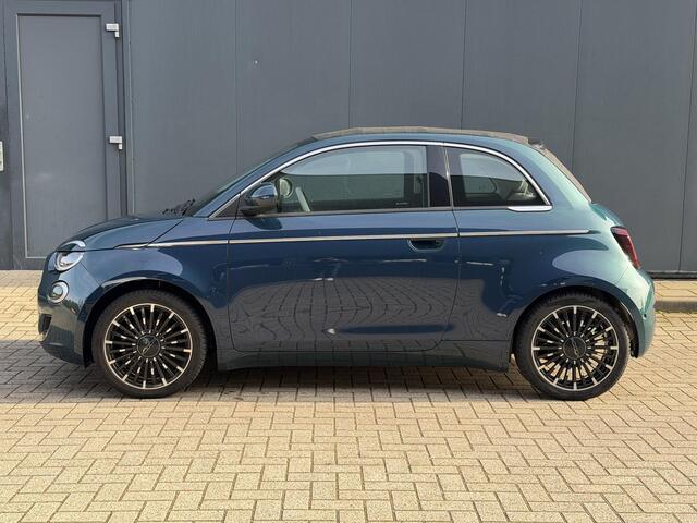 Fiat 500C La Prima 42 kWh Cabrio / Cruise Control / Apple Carplay / Achteruitrijcamera / All Season Banden / Navigatie /